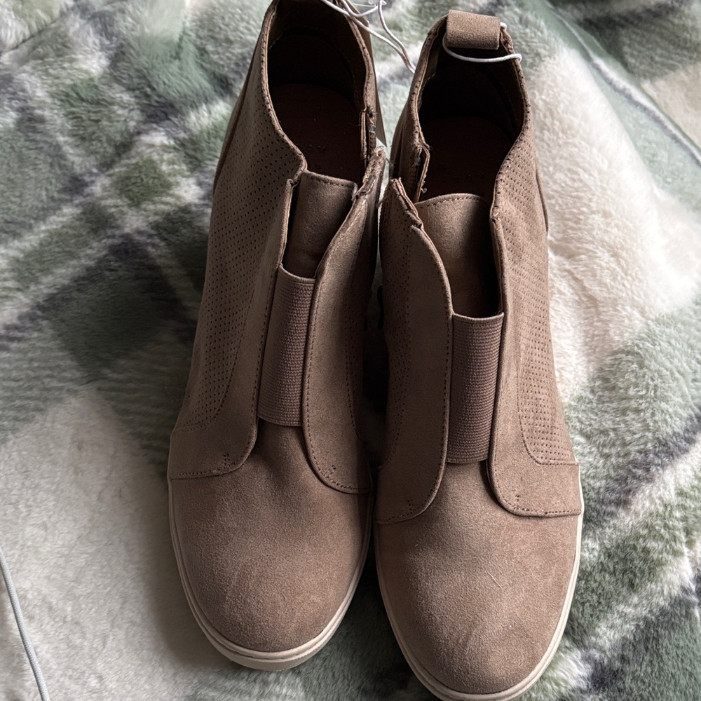 Women's Sneaker Wedge Boots